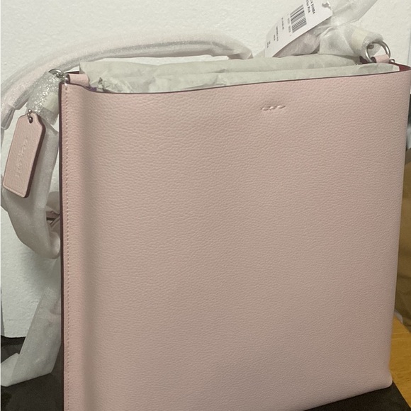 Coach pale pink messenger bag. - Picture 4 of 4